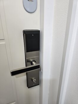 Фото для установки умного замка